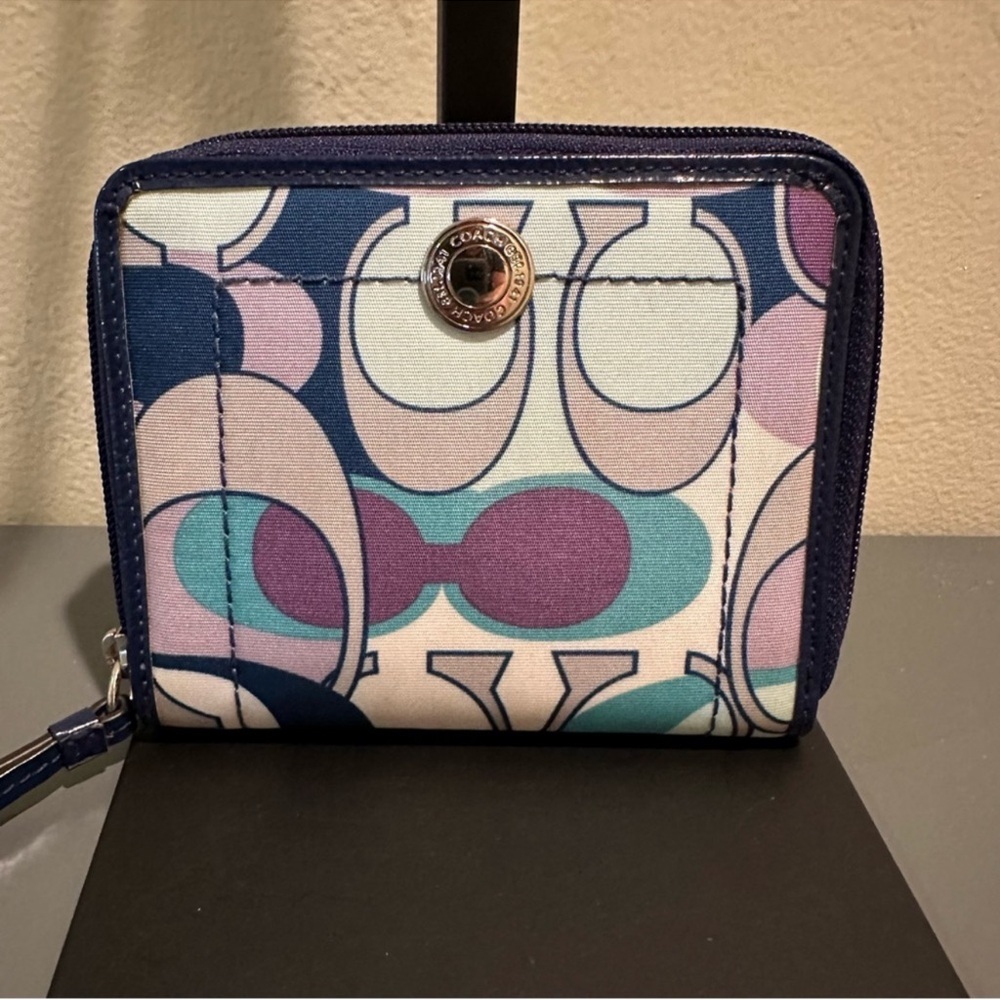 Coach Signature C's Daisy Kyra Scarf Poppy wristlet wallet. Y2K